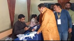 "मेरे महबूब ने वादा...." वोट देने स्कूटर से पहुंचे गोपाल भार्गव ने शायराना अंदाज में कांग्रेस पर साधा निशाना, देखें वीडियो