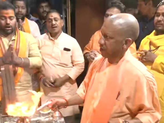 Yogi Adityanath Offers Prayers At Kal Bhairav Temple In UP's Varanasi