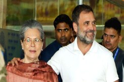 चुनाव से ठीक पहले राहुल गांधी के साथ जयपुर क्यों पहुंचीं सोनिया? चुनाव से ठीक पहले राहुल गांधी के साथ जयपुर क्यों पहुंचीं सोनिया?