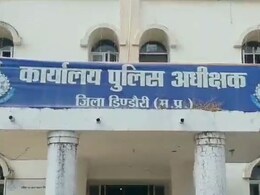 Dindori में लिफ्ट देने के बहाने चलती कार में नाबालिग से दुष्कर्म, आरोपी अब भी पुलिस की गिरफ्त से हैं दूर Dindori में लिफ्ट देने के बहाने चलती कार में नाबालिग से दुष्कर्म, आरोपी अब भी पुलिस की गिरफ्त से हैं दूर