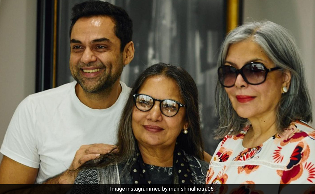 Zeenat Aman To Make A Bollywood Comeback With <i>Bun Tikki</i> Alongside Shabana Azmi