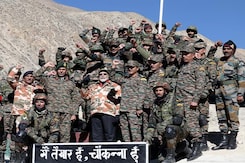 आज की सुर्खियां 13 नवंबर : लेप्चा में जवानों संग पीएम मोदी ने मनाई दिवाली आज की सुर्खियां 13 नवंबर : लेप्चा में जवानों संग पीएम मोदी ने मनाई दिवाली