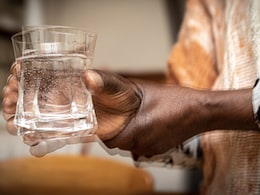 नाखून का कमजोर होना और रंग में बदलाव इस विटामिन की कमी के हैं लक्षण  नाखून का कमजोर होना और रंग में बदलाव इस विटामिन की कमी के हैं लक्षण