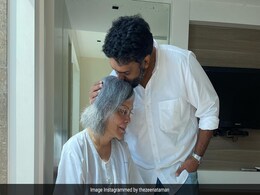 Zeenat Aman Fixed "The Elephant In The Room" - Her Drooping Eyelid, Subject Of Filmy Gossip Zeenat Aman Fixed "The Elephant In The Room" - Her Drooping Eyelid, Subject Of Filmy Gossip