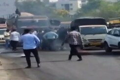 मराठा आरक्षण :  मनोज जरांगे को मनाने में नाकामी, विपक्ष के निशाने पर CM शिंदे मराठा आरक्षण :  मनोज जरांगे को मनाने में नाकामी, विपक्ष के निशाने पर CM शिंदे