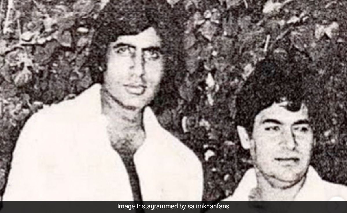 70 से 80 के दशक के हाईएस्ट पेड स्क्रिप्ट राइटर हैं अमिताभ बच्चन के साथ दिख रहे शख्स, आज बेटे है बॉक्स ऑफिस सुपरस्टार