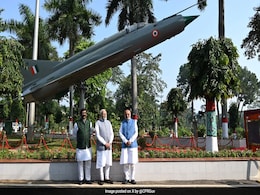PM Modi Unveils Fighter Jet Used In 1971 War At Raj Bhavan In Ranchi PM Modi Unveils Fighter Jet Used In 1971 War At Raj Bhavan In Ranchi