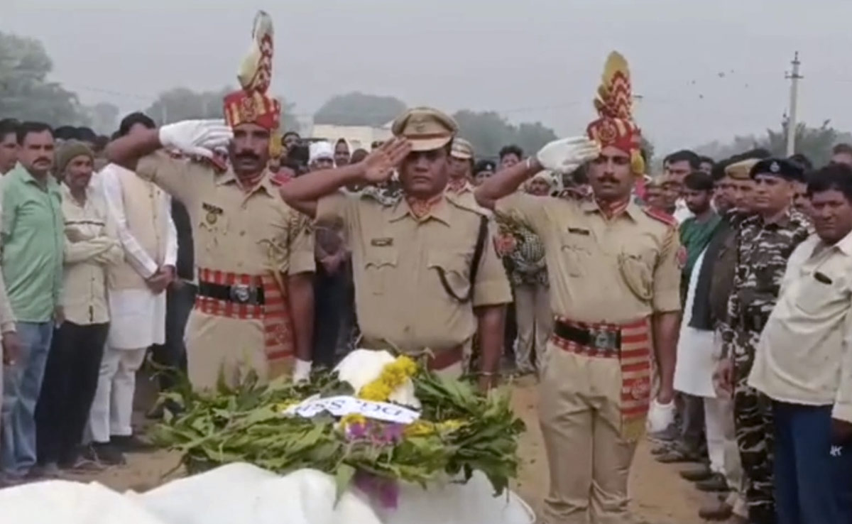 झुंझुनू: श्रीनगर में ड्यूटी कर रहे SSB जवान की हार्ट अटैक से मौत, सैन्य सम्मान के साथ अंतिम विदाई