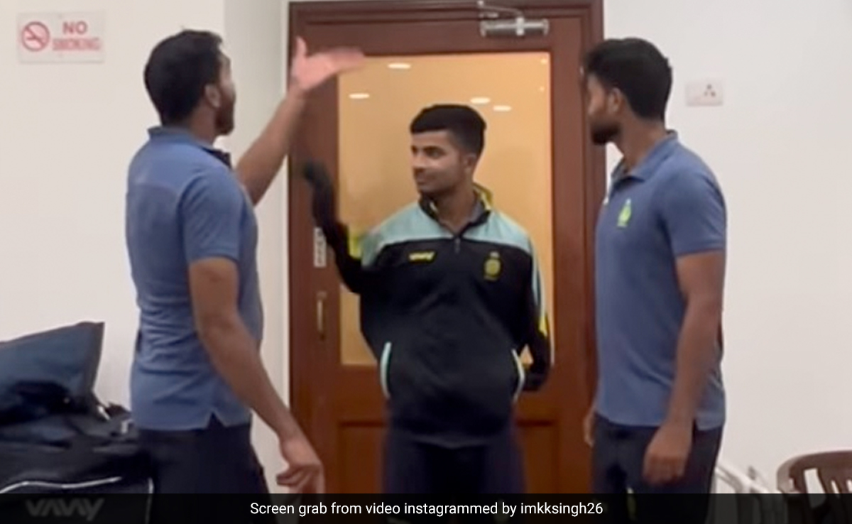 Watch: Fans Divided Over KKR And MI Stars' '<i>Haath Nahi Hai Kya</i>' Video. Some Find It Funny, Others Insensitive