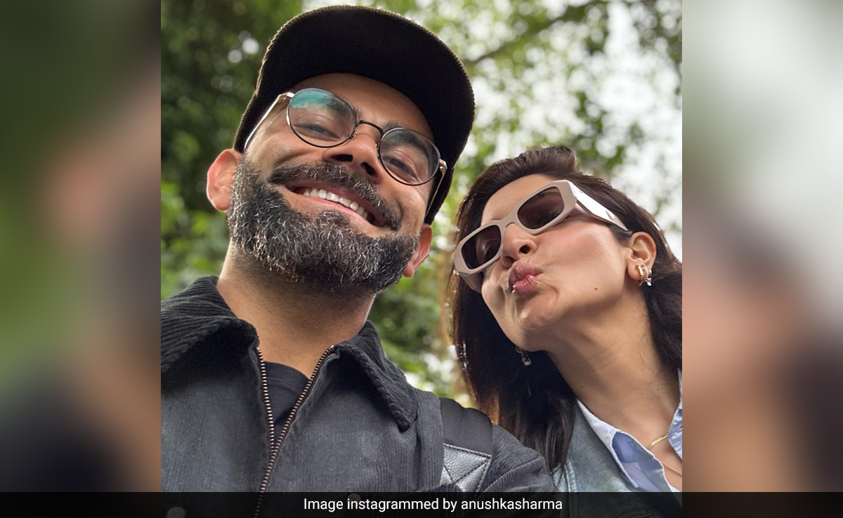 विराट के 35वें जन्मदिन पर अनुष्का ने फिर से खिंची टांग, फोटो शेयर कर बोलीं- 'हमेशा करती रहूंगी प्यार' विराट के 35वें जन्मदिन पर अनुष्का ने फिर से खिंची टांग, फोटो शेयर कर बोलीं- 'हमेशा करती रहूंगी प्यार'