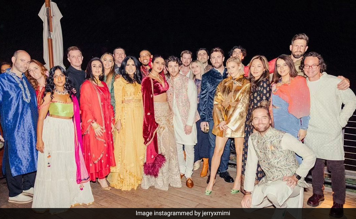 New Pics From Priyanka Chopra's Diwali Party Featuring Preity Zinta And Natasha Poonawalla