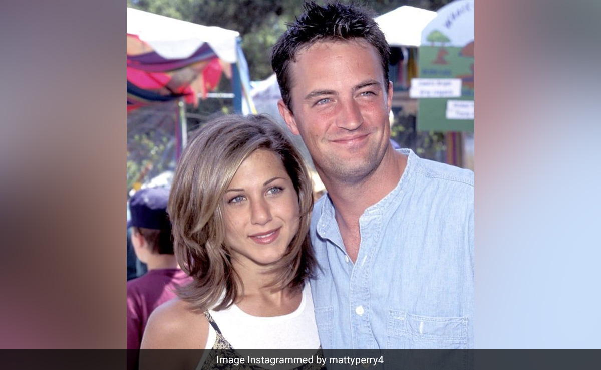 Jennifer Aniston Is "Struggling" After <i>F.R.I.E.N.D.S</i> Co-Star Matthew Perry's Death