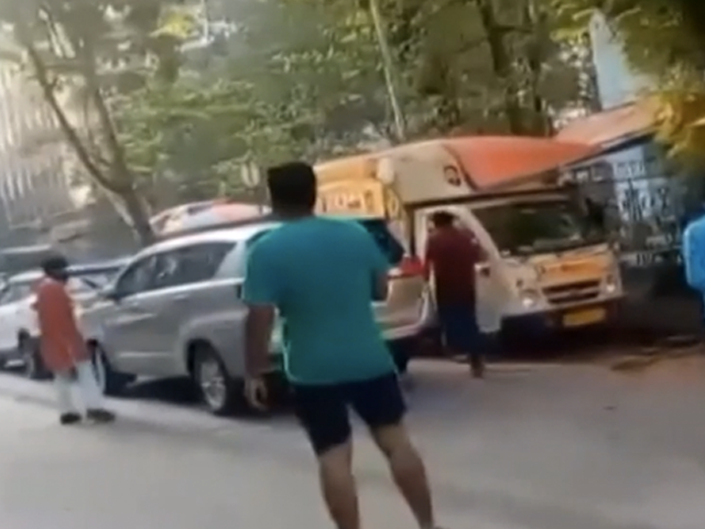 महाराष्ट्र : मंत्री हसन मुशरिफ़ की कार में तोड़फोड़, पुलिस हिरासत में 3 लोग, वीडियो आया सामने