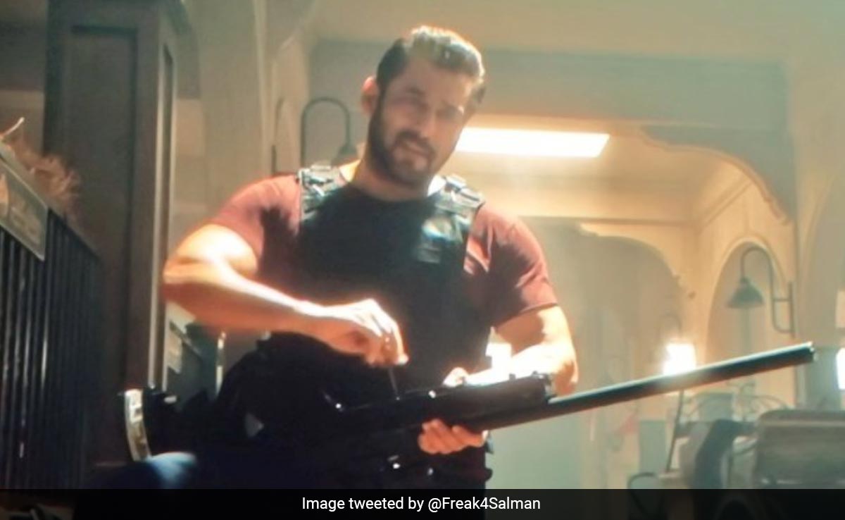 Tiger 3 Box Office Collection Day 13: टाइगर 3 की अब हुई दीवाली, दुनियाभर में 13 दिनों में कर ली रिकॉर्ड तोड़ कमाई! Tiger 3 Box Office Collection Day 13: टाइगर 3 की अब हुई दीवाली, दुनियाभर में 13 दिनों में कर ली रिकॉर्ड तोड़ कमाई!