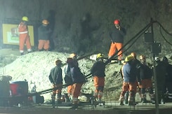 उत्तरकाशी टनल हादसा : कुछ घंटे में सुरंग से बाहर आ सकते हैं मजदूर, अंतिम चरण में बचाव अभियान उत्तरकाशी टनल हादसा : कुछ घंटे में सुरंग से बाहर आ सकते हैं मजदूर, अंतिम चरण में बचाव अभियान