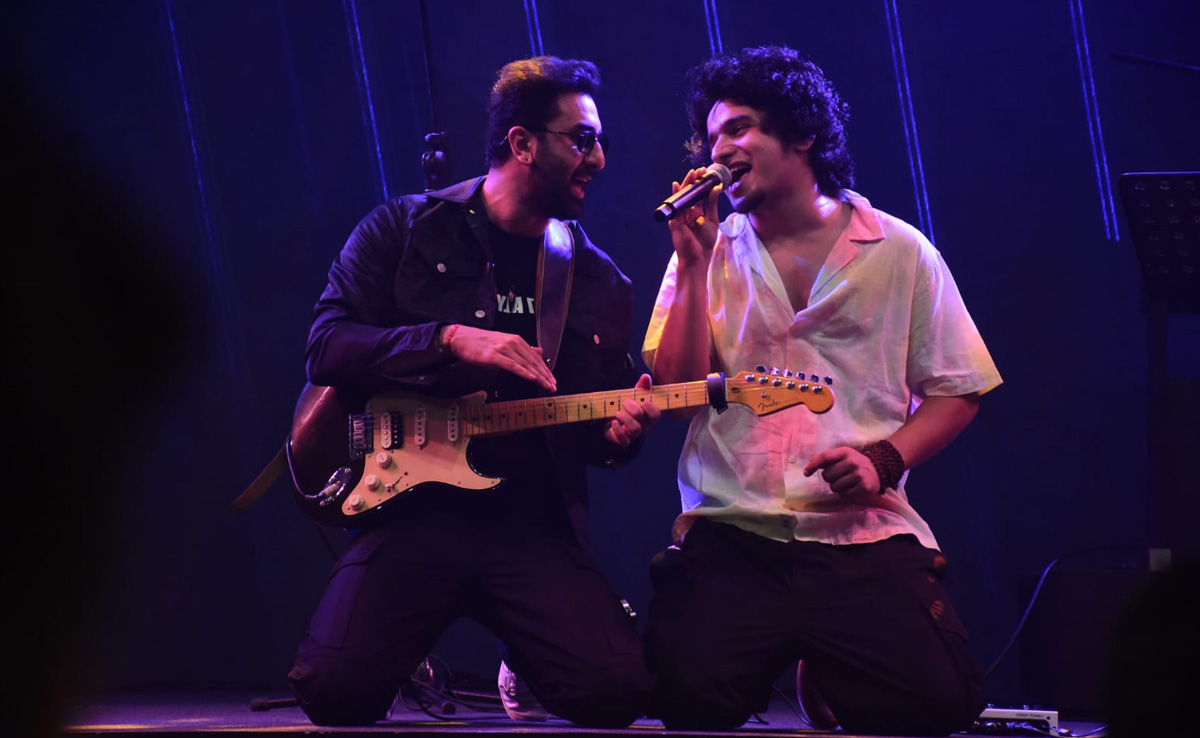 <i>Animal</i> Promotions: Ranbir Kapoor Brings Back <i>Rockstar</i> Days On Stage