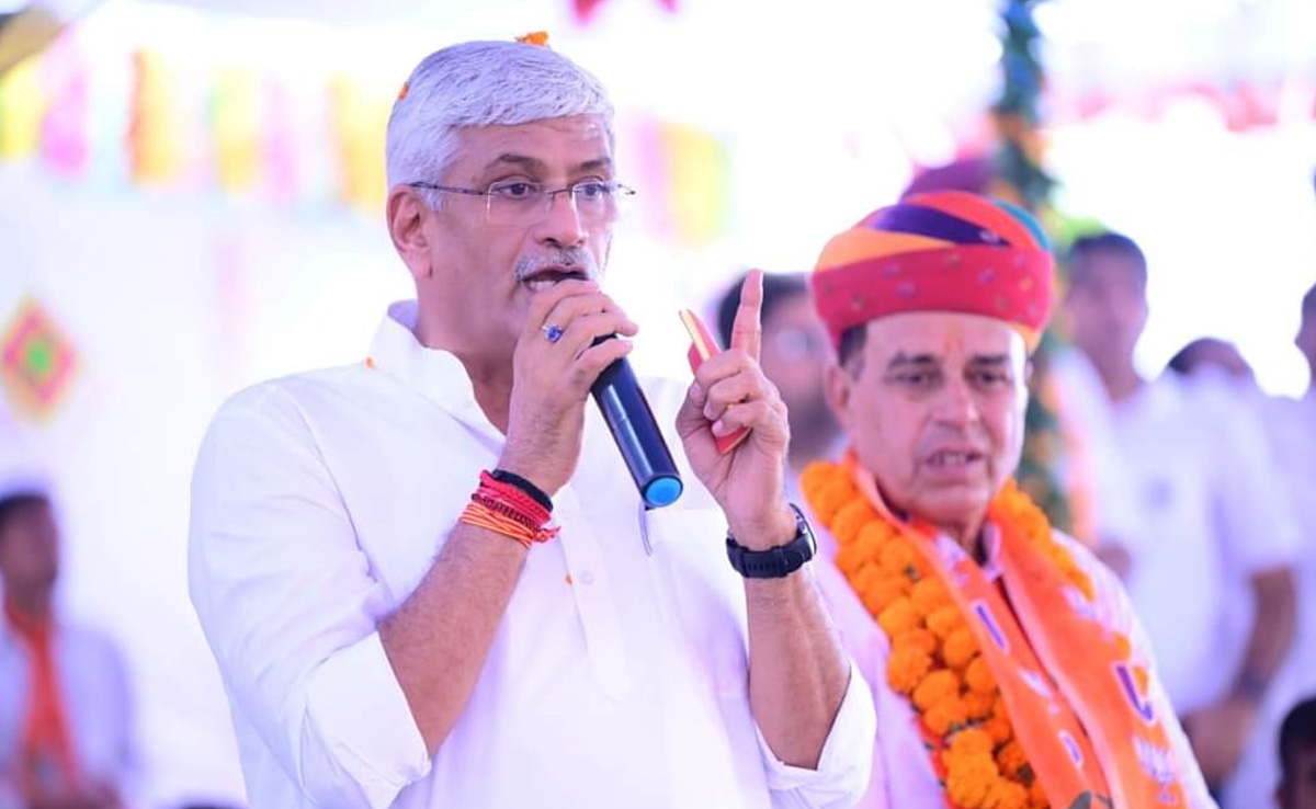 भाजपा प्रत्याशियों की नामांकन रैली में गरजे केंद्रीय मंत्री शेखावत, बोले- गहलोत राज में सरकार नाम की चीज नहीं