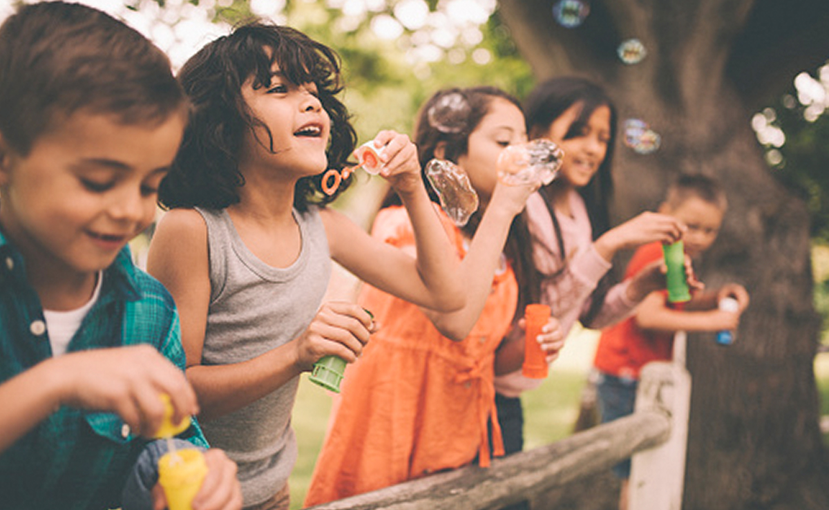 माता-पिता की इन 4 गलतियों की वजह से बच्चे बड़े होकर रहते हैं दुखी, जानिए इन Parenting Mistakes के बारे में 