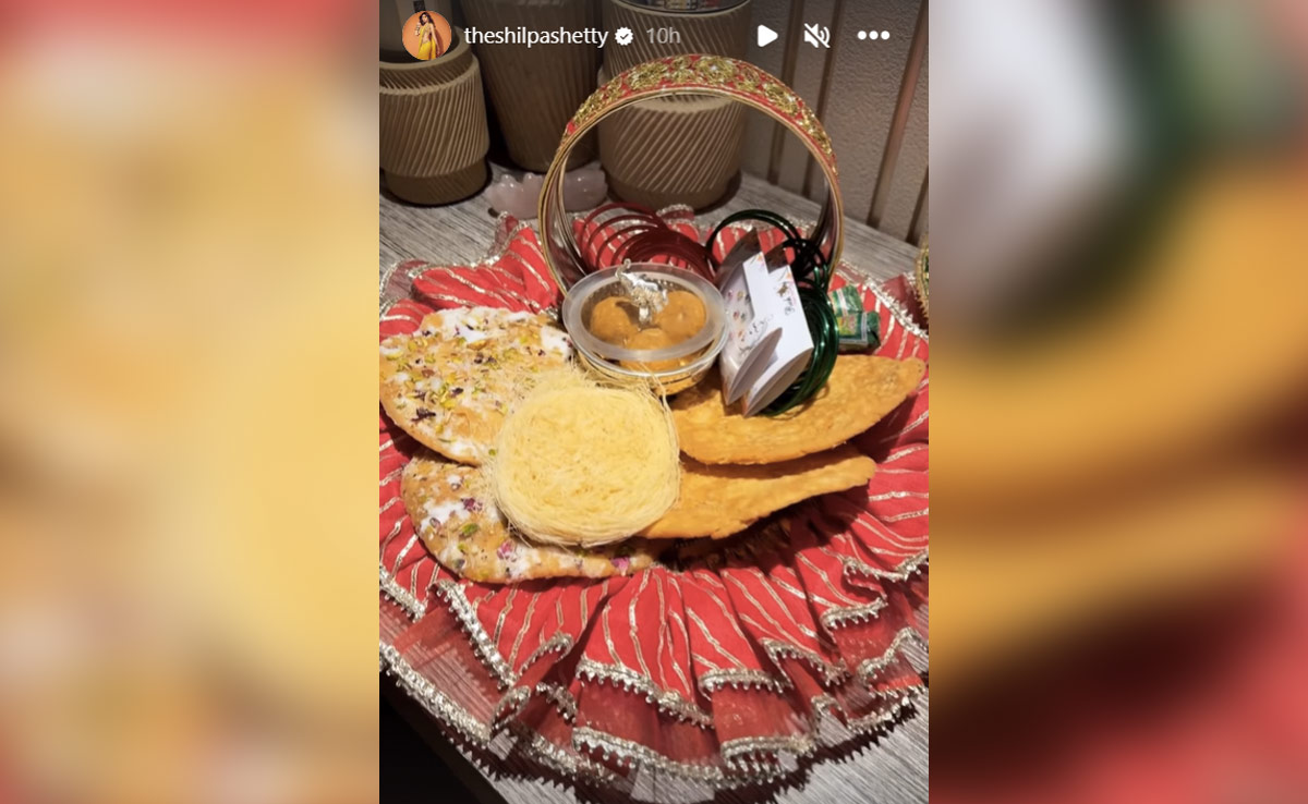 शिल्पा शेट्टी ने करवा चौथ व्रत पर शेयर की सरगी की थाली की तस्वीर, देखें उन्होंने क्या खाकर की व्रत की शुरूआत