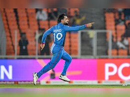 VIDEO: छक्के-चौके खाने के बाद सूर्यकुमार यादव के सामने क्यों आ गए राशिद खान?