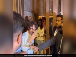 पार्टी में लड़खड़ाते दिखे आमिर खान, गिरते-गिरते दरवाजे का लिया सहारा, वायरल हुआ VIDEO  पार्टी में लड़खड़ाते दिखे आमिर खान, गिरते-गिरते दरवाजे का लिया सहारा, वायरल हुआ VIDEO