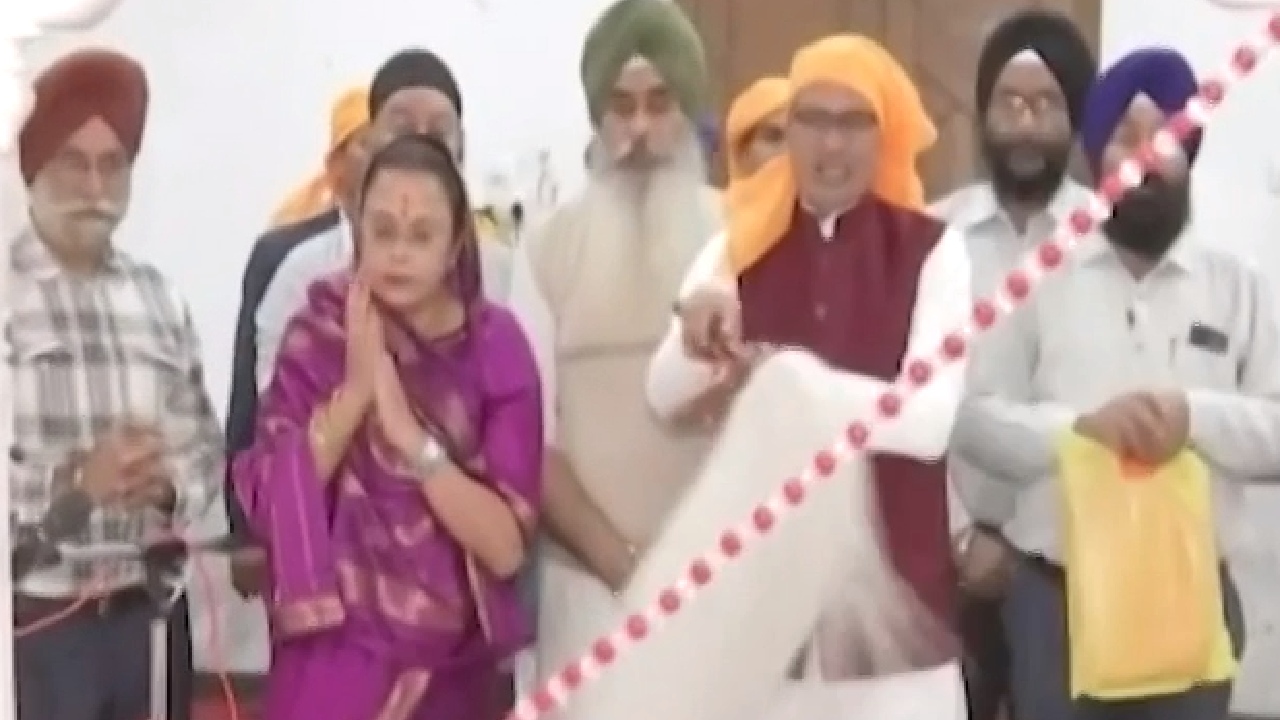 Nanak Jayanti: सीएम शिवराज सिंह ने ओबेदुल्ला गंज गुरूद्वारे में टेका मत्था