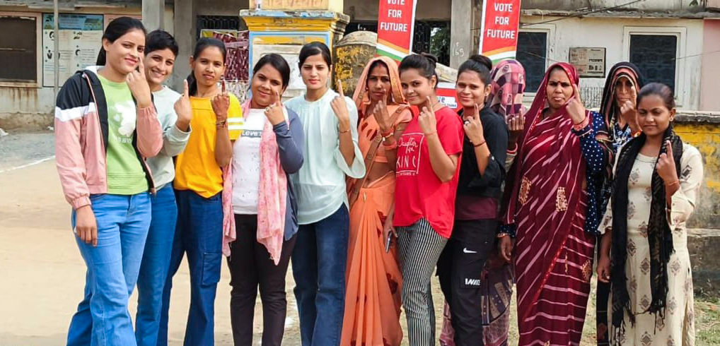 अटेर सीट के दो मतदान केंद्रों पर दोबारा मतदान कराएं जाने की मांग, बीजेपी ने EC को सौंपा ज्ञापन