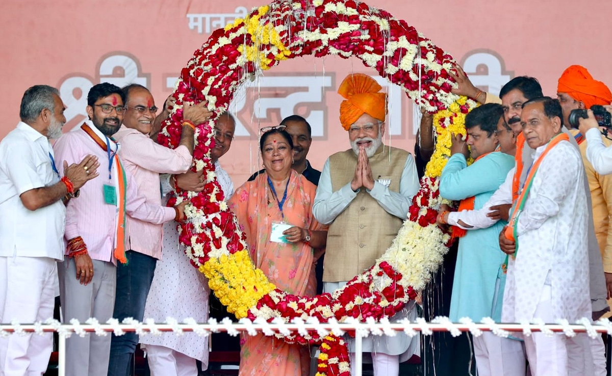 राजस्थान में मतदान से पहले एक मंच पर दिखे PM मोदी और वसुंधरा राजे, मतदाताओं को 'संदेश' देने की कोशिश