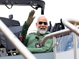 प्रधानमंत्री मोदी ने तेजस विमान में भरी उड़ान, HAL के कार्यक्रम में भी हुए शामिल प्रधानमंत्री मोदी ने तेजस विमान में भरी उड़ान, HAL के कार्यक्रम में भी हुए शामिल