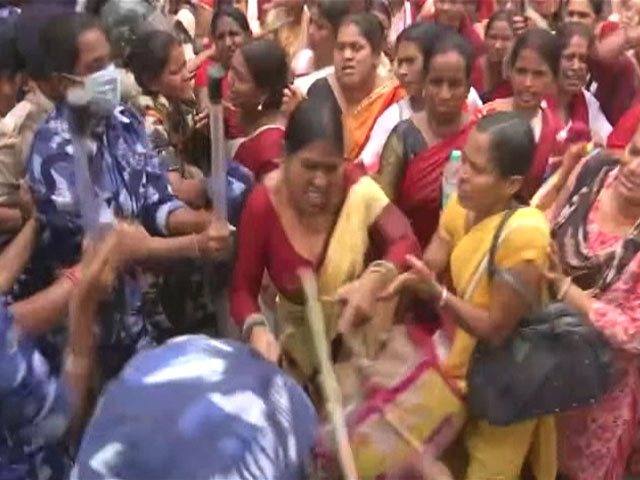 Massive Protests In Patna By Anganwadi Workers, Police Use Water Cannons