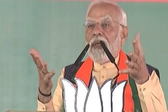 पीएम मोदी ने निशाना साधते हुए कहा- 'कांग्रेस वालों को पता नहीं है मोदी किस मिट्टी का बना है?' पीएम मोदी ने निशाना साधते हुए कहा- 'कांग्रेस वालों को पता नहीं है मोदी किस मिट्टी का बना है?'