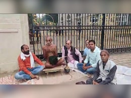 Gwalior: सिंधिया स्कूल प्रबंधन ने जैन साधु को दर्शन करने से रोका, मौन व्रत पर बैठे संत Gwalior: सिंधिया स्कूल प्रबंधन ने जैन साधु को दर्शन करने से रोका, मौन व्रत पर बैठे संत