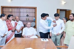 Odisha Ex Bureaucrat VK Pandian Joins Naveen Patnaik's Party Odisha Ex Bureaucrat VK Pandian Joins Naveen Patnaik's Party