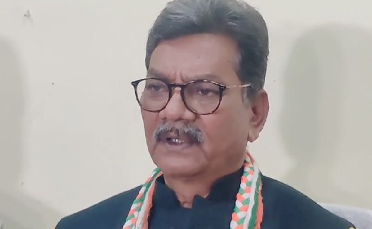 Chhattisgarh News : चरण दास महंत बने नेता प्रतिपक्ष, दीपक बैज का पद बरकरार, आखिर कहां गए भूपेश बघेल? | Chhattisgarh News: Charan Das Mahant became Leader of Opposition, Deepak Baij's post