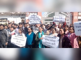 'तारीखों के घेरे में, हमारा भविष्य अंधेरे में'.... MPPSC छात्रों ने रिजल्ट को लेकर किया प्रदर्शन  'तारीखों के घेरे में, हमारा भविष्य अंधेरे में'.... MPPSC छात्रों ने रिजल्ट को लेकर किया प्रदर्शन