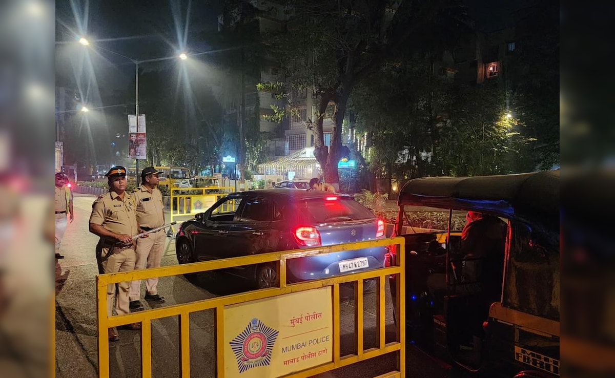 Man Obstructing Traffic Attacks On-Duty Policeman With Stick In Mumbai