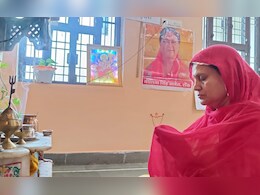 Rajasthan CM: वसुंधरा राजे मुख्यमंत्री बनें इसलिए अन्न-जल त्यागकर मौनव्रत पर हैं उनकी प्रशंसक Rajasthan CM: वसुंधरा राजे मुख्यमंत्री बनें इसलिए अन्न-जल त्यागकर मौनव्रत पर हैं उनकी प्रशंसक