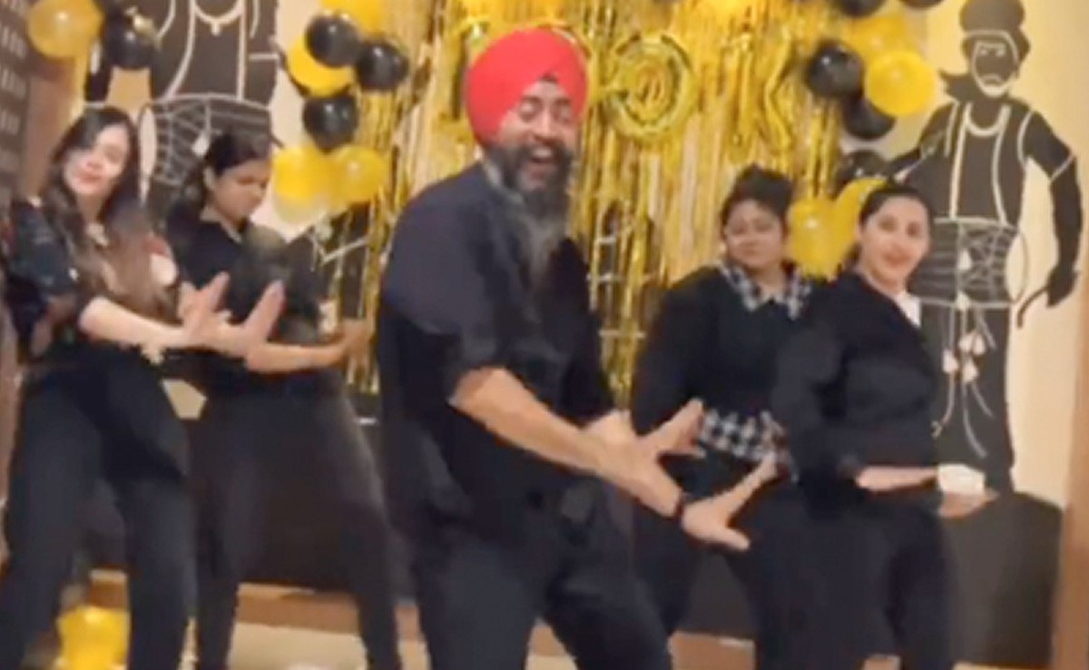 भोजपुरी गाने पर पंजाबी मुंडे ने किया ऐसा धांसू डांस की खेसारी लाल यादव को भी भूल जाएंगे आप