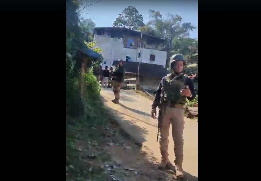 मणिपुर में साल के आखिरी दिन हिंसा, संदिग्ध उग्रवादियों ने पुलिस कमांडो पर रॉकेट-चालित ग्रेनेड दागे मणिपुर में साल के आखिरी दिन हिंसा, संदिग्ध उग्रवादियों ने पुलिस कमांडो पर रॉकेट-चालित ग्रेनेड दागे