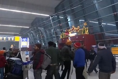 Dense Fog Causes Travel Chaos In Delhi, 150 Flights Delayed, Some Diverted Dense Fog Causes Travel Chaos In Delhi, 150 Flights Delayed, Some Diverted