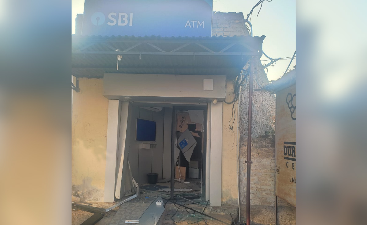 Rajasthan News: बदमाशों ने 10 मिनट में उखाड़ लिया SBI का ATM, कैंपर में रख हुए फरार
