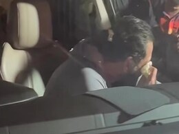 Animal देखने के बाद लोगों ने की तारीफ तो भावुक हो गए बॉबी देओल, यूं पोंछे आंसू... Animal देखने के बाद लोगों ने की तारीफ तो भावुक हो गए बॉबी देओल, यूं पोंछे आंसू...