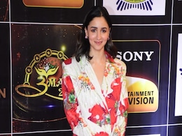 Alia Bhatt's Powers Up Holiday Style In A Rahul Mishra Floral Pantsuit At Umang 2023 Alia Bhatt's Powers Up Holiday Style In A Rahul Mishra Floral Pantsuit At Umang 2023