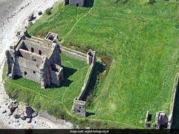 This Tiny Island In UK Has Its Own King, A 14th Century Castle And A Pub This Tiny Island In UK Has Its Own King, A 14th Century Castle And A Pub