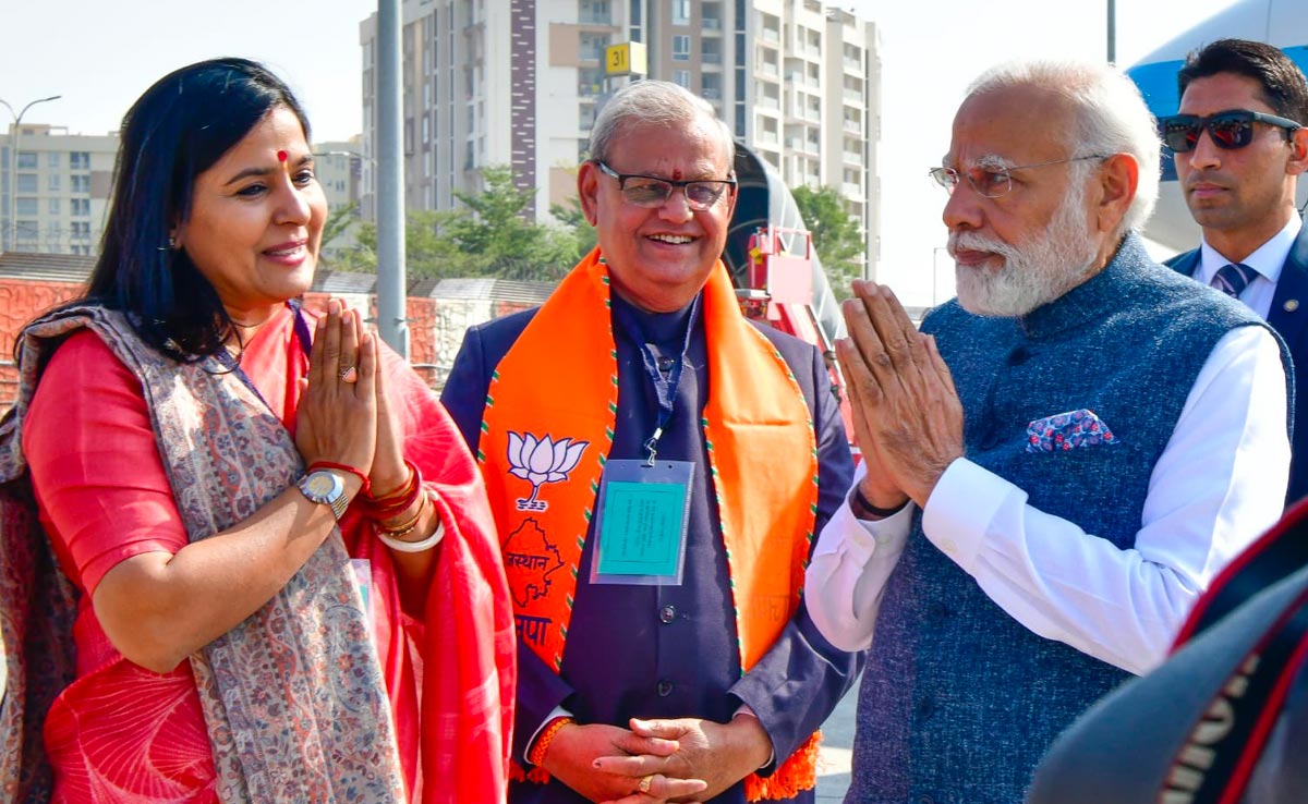 कौन हैं ये महिला जिसे प्रणाम कर रहे PM मोदी, प्रसव के 8 घंटे पहले तक ऑफिस में कर रही थी काम