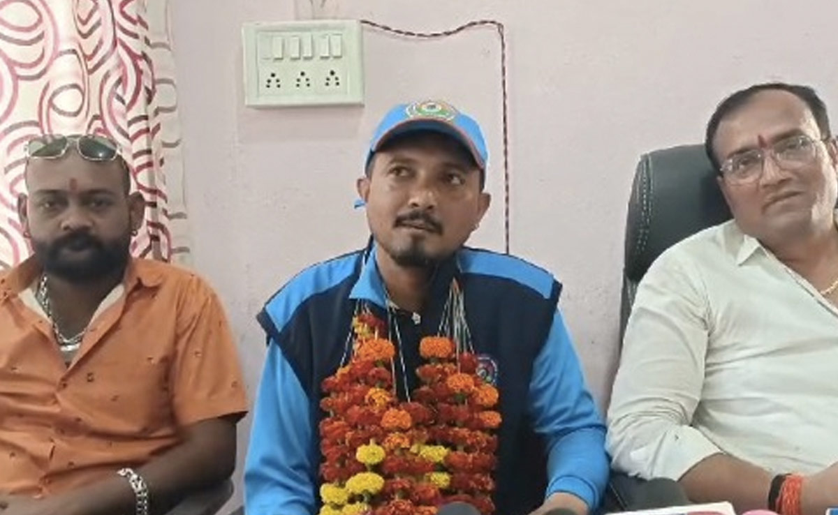 पानसेमल: दिव्यांग क्रिकेटर जितेंद्र वाघ का ढोल-नगाड़े के साथ भव्य स्वागत, अंतर्राष्ट्रीय मैच में लहराया जीत का परचम