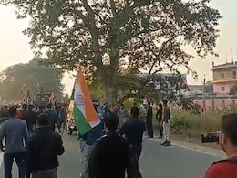 विशेष विमान से बिहार पहुंचा नवादा के शहीद चंदन का पार्थिव शरीर, सेना के जवानों ने दी सलामी विशेष विमान से बिहार पहुंचा नवादा के शहीद चंदन का पार्थिव शरीर, सेना के जवानों ने दी सलामी