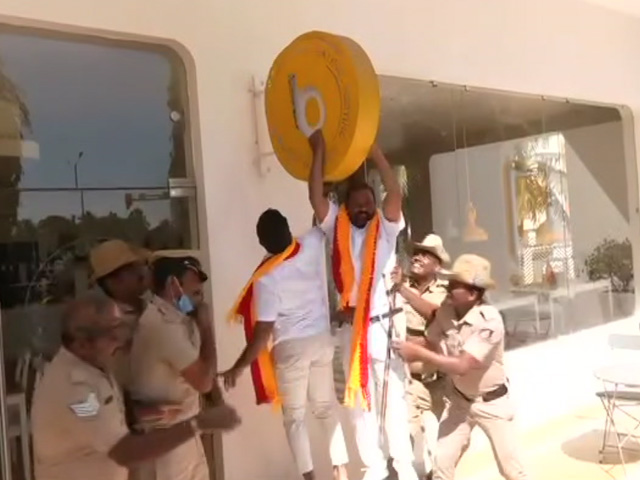 After Shops Get "60% Kannada" Order, Pro-Kannada Groups Go On Rampage