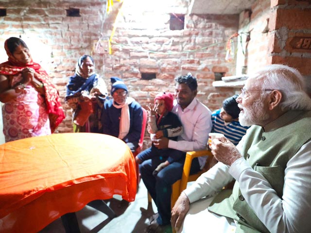 "Namaste Ji": PM Stops For Tea At Home Of 10th Crore Beneficiary Of Ujjwala Scheme In Ayodhya