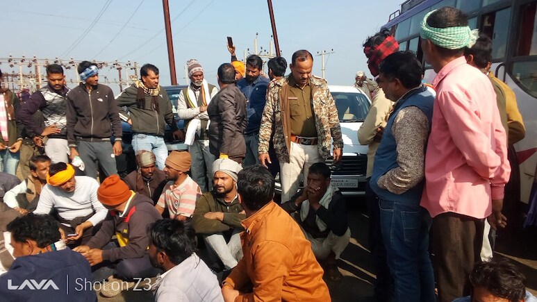 बिजली कटौती से परेशान किसानों ने किया चक्काजाम, कहा- सिंचाई करने में हो रही दिक्कत&nbsp;